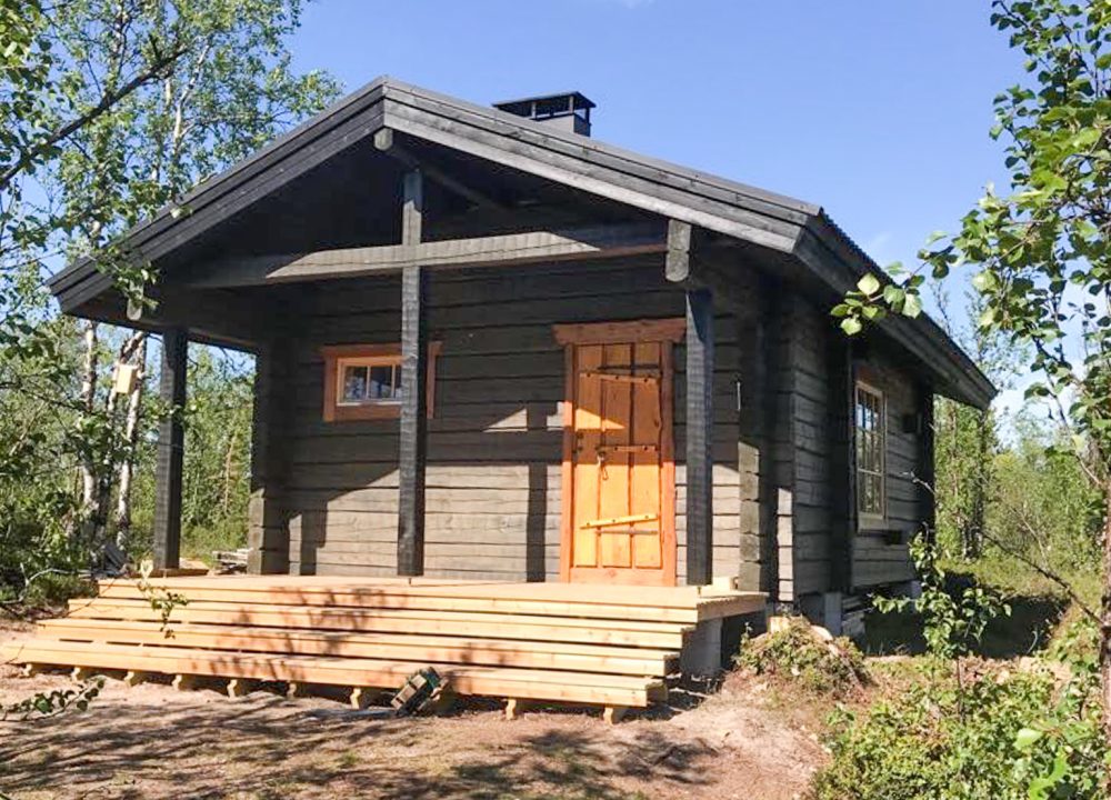 Käsinveistetty hirsimökki