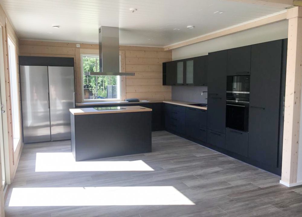 Uuden hirsitalon rakennusprojekti