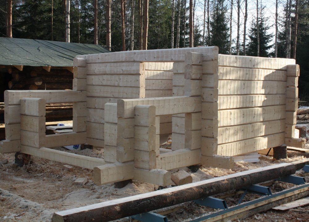 Perinteinen hirsirakentaminen