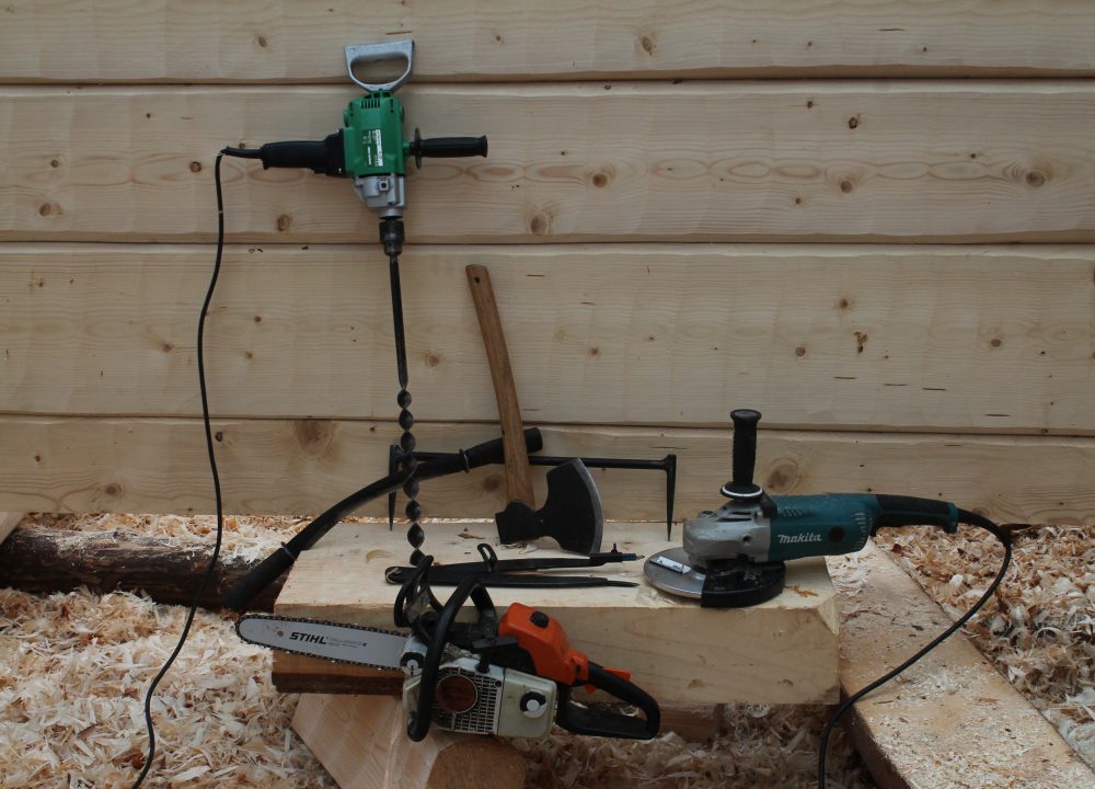 Perinteinen hirsirakentaminen