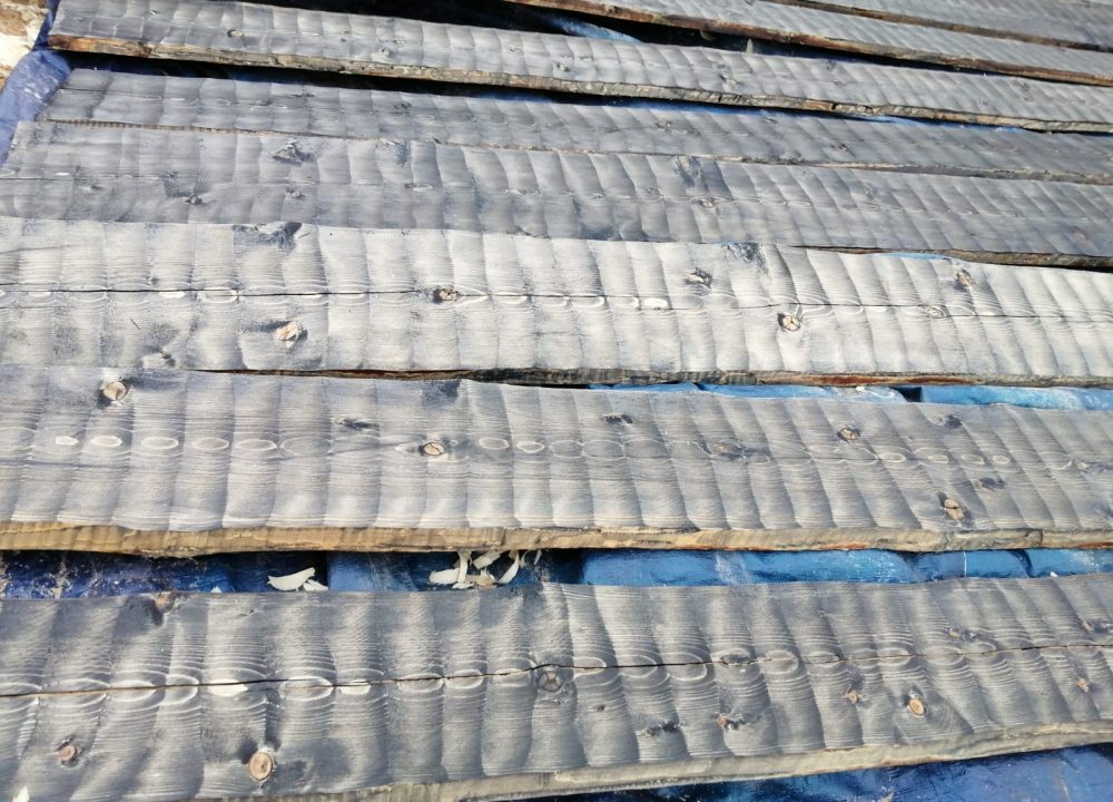 Piilutettua hirsipaneelia